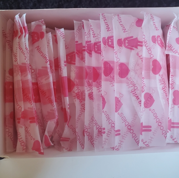 Reusable breast pads and disposable pads - Picture 4 of 4